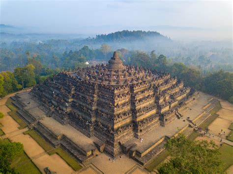  Templo Buddhista Borobudur: Khám Phá Kiệt Tác Kiến Trúc Phật Giáo Vĩ Đại!