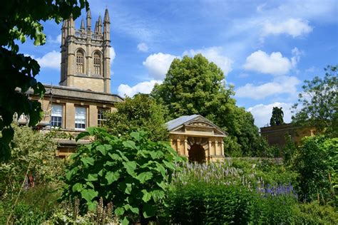 The Oxford Botanic Garden: A Paradise for Plant Lovers and Inquisitive Minds!